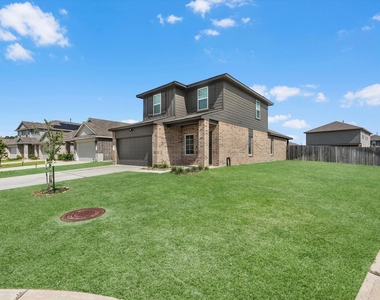 5455 Pinetree Crescent Lane - Photo Thumbnail 13