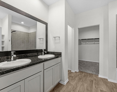 5455 Pinetree Crescent Lane - Photo Thumbnail 2