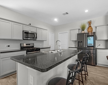5455 Pinetree Crescent Lane - Photo Thumbnail 20