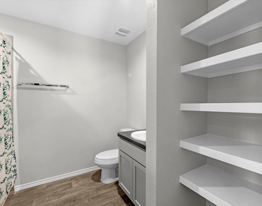 5455 Pinetree Crescent Lane - Photo Thumbnail 6