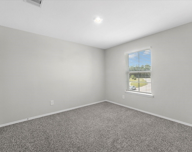 5455 Pinetree Crescent Lane - Photo Thumbnail 8
