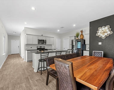 5455 Pinetree Crescent Lane - Photo Thumbnail 24