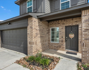 5455 Pinetree Crescent Lane - Photo Thumbnail 15