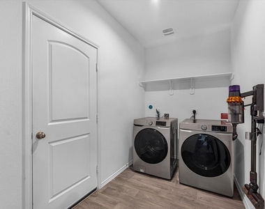 5455 Pinetree Crescent Lane - Photo Thumbnail 11
