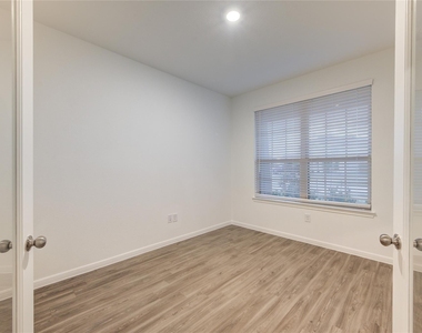1309 Coco Ray Lane - Photo Thumbnail 8