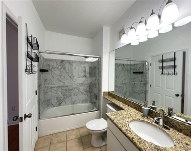 12843 Madison Pointe Circle - Photo Thumbnail 17