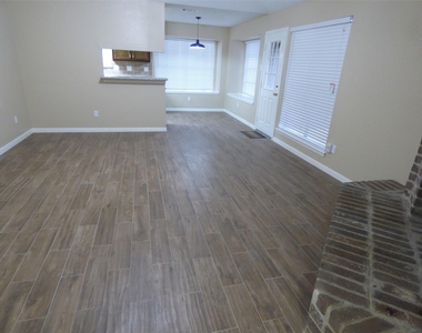 1242 Park Lane - Photo Thumbnail 2