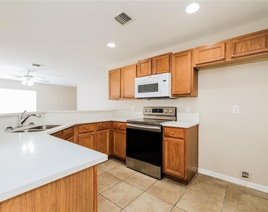 480 Danube Drive - Photo Thumbnail 5