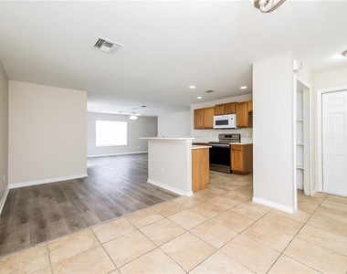 480 Danube Drive - Photo Thumbnail 3