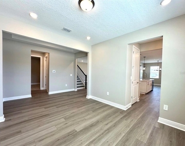 2122 Divot Drive - Photo Thumbnail 4