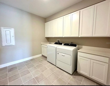 2122 Divot Drive - Photo Thumbnail 5