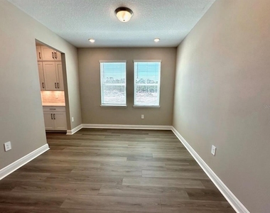2122 Divot Drive - Photo Thumbnail 3