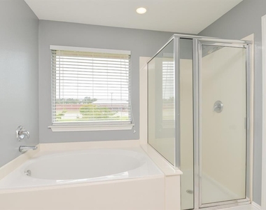 8755 Thistlemoor Lane - Photo Thumbnail 16