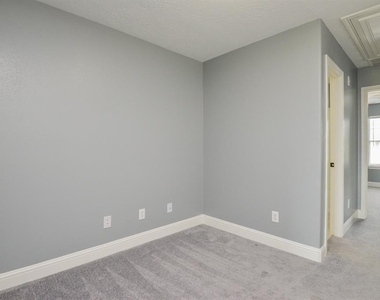 8755 Thistlemoor Lane - Photo Thumbnail 6