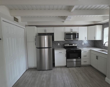 5101 Orange Avenue N - Photo Thumbnail 3
