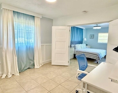 716 50th Street Court W - Photo Thumbnail 9