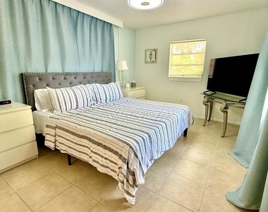 716 50th Street Court W - Photo Thumbnail 7