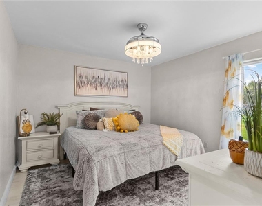 8207 Westmont Terrace Drive - Photo Thumbnail 20