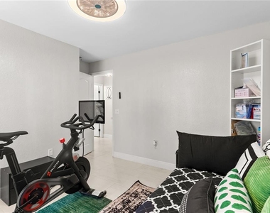 8207 Westmont Terrace Drive - Photo Thumbnail 23