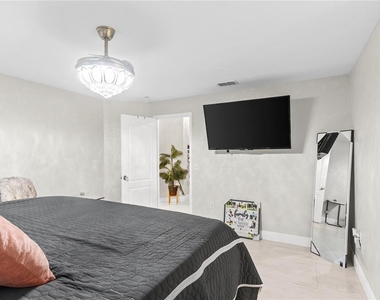 8207 Westmont Terrace Drive - Photo Thumbnail 17