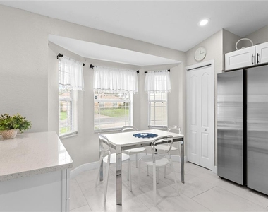 8207 Westmont Terrace Drive - Photo Thumbnail 10