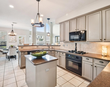 17711 Creek Bluff Lane - Photo Thumbnail 10