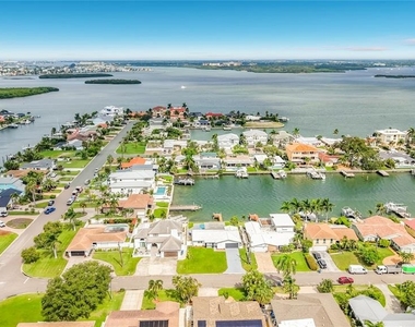 720 Capri Boulevard - Photo Thumbnail 4