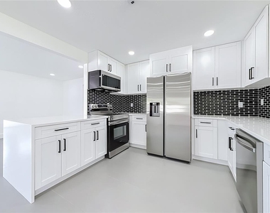 720 Capri Boulevard - Photo Thumbnail 9