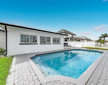 720 Capri Boulevard - Photo Thumbnail 44