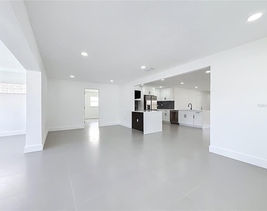720 Capri Boulevard - Photo Thumbnail 14