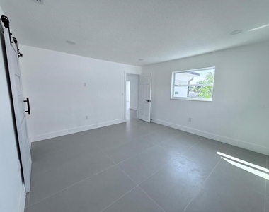 720 Capri Boulevard - Photo Thumbnail 16