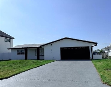 720 Capri Boulevard - Photo Thumbnail 37
