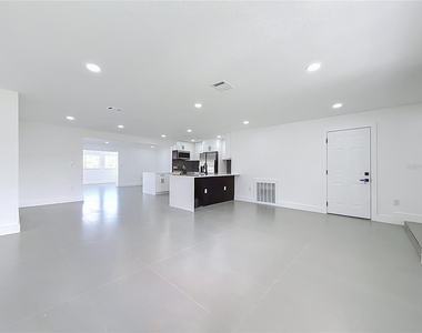 720 Capri Boulevard - Photo Thumbnail 6
