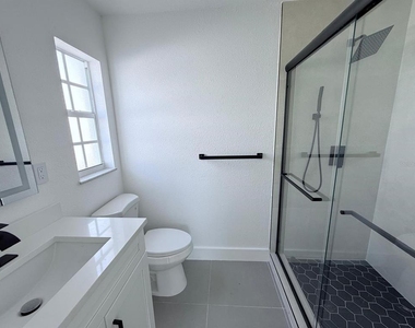 720 Capri Boulevard - Photo Thumbnail 14