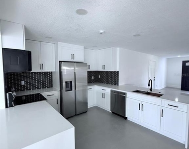 720 Capri Boulevard - Photo Thumbnail 4