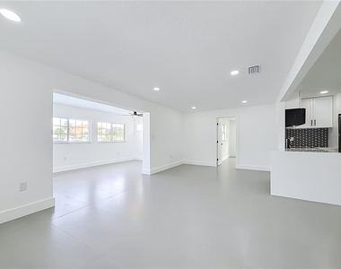 720 Capri Boulevard - Photo Thumbnail 13