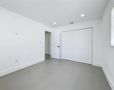 720 Capri Boulevard - Photo Thumbnail 31