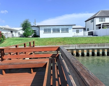 720 Capri Boulevard - Photo Thumbnail 32