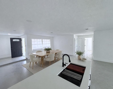 720 Capri Boulevard - Photo Thumbnail 7