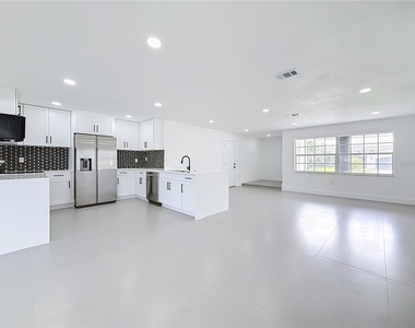 720 Capri Boulevard - Photo Thumbnail 8