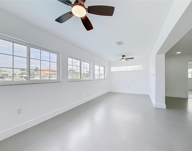 720 Capri Boulevard - Photo Thumbnail 18