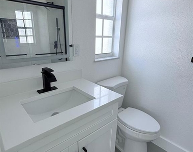 720 Capri Boulevard - Photo Thumbnail 15