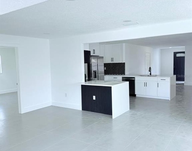 720 Capri Boulevard - Photo Thumbnail 3