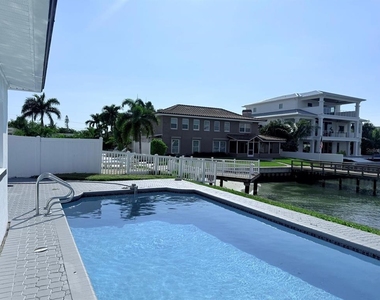 720 Capri Boulevard - Photo Thumbnail 27