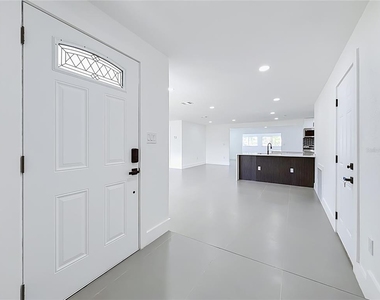 720 Capri Boulevard - Photo Thumbnail 5