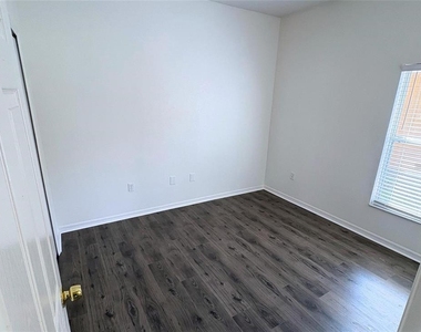 3637 Weatherfield Drive - Photo Thumbnail 15