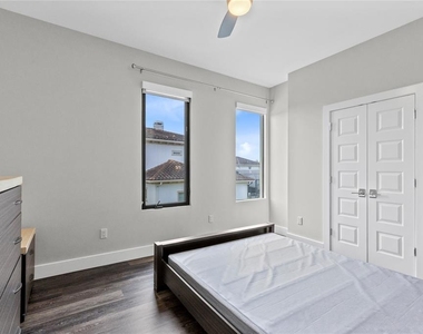 14105 Corrigan Avenue - Photo Thumbnail 8