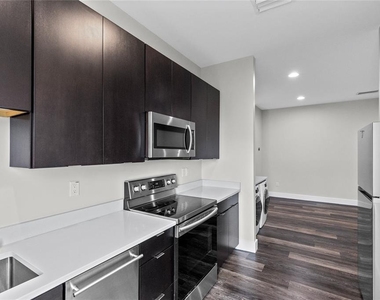 14105 Corrigan Avenue - Photo Thumbnail 2