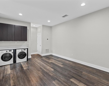 14105 Corrigan Avenue - Photo Thumbnail 5