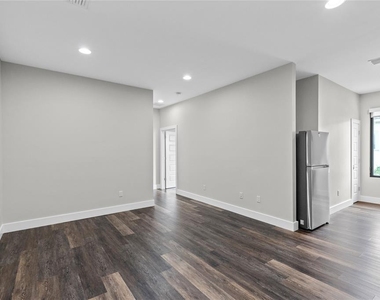 14105 Corrigan Avenue - Photo Thumbnail 7